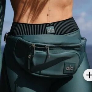 Alo Yoga Explorer Fanny Pack Winter Ivy